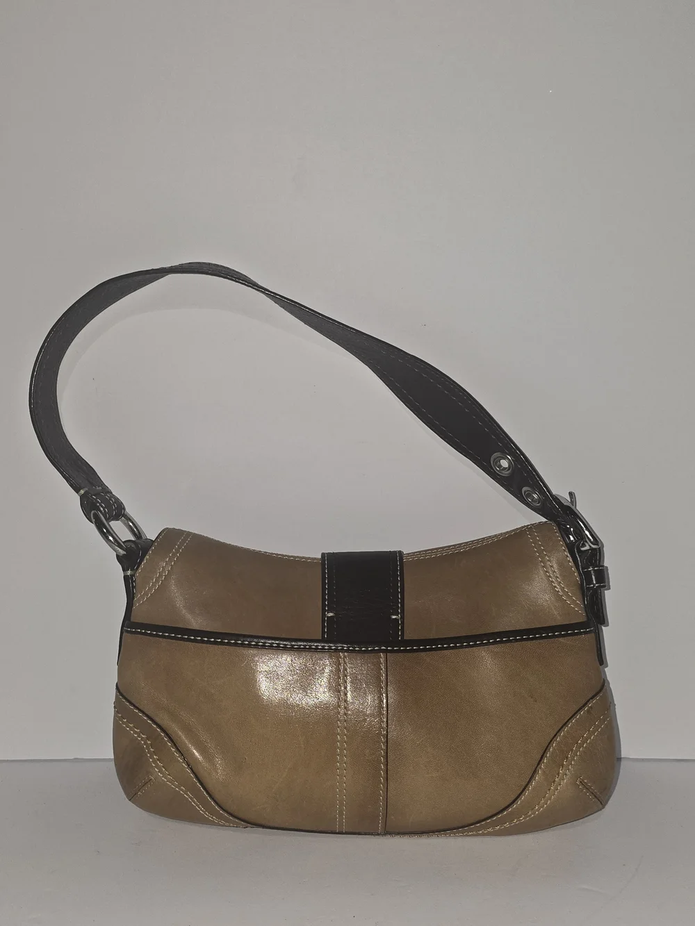 Vintage Coach Classic Tan Shoulder Bag with Dark Brown Trim